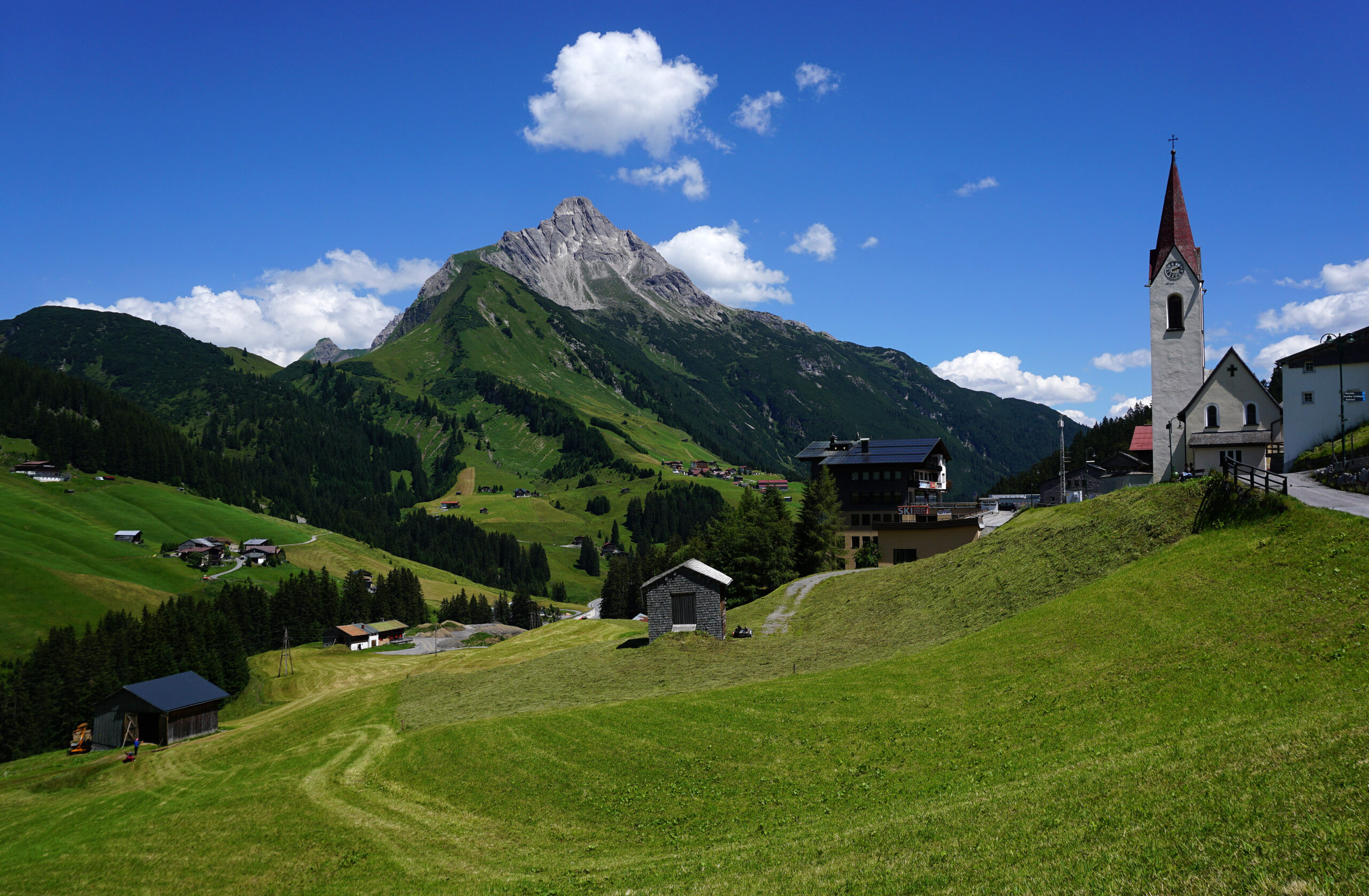 Warth in Vorarlberg mit Biberkopf, Oesterreich
